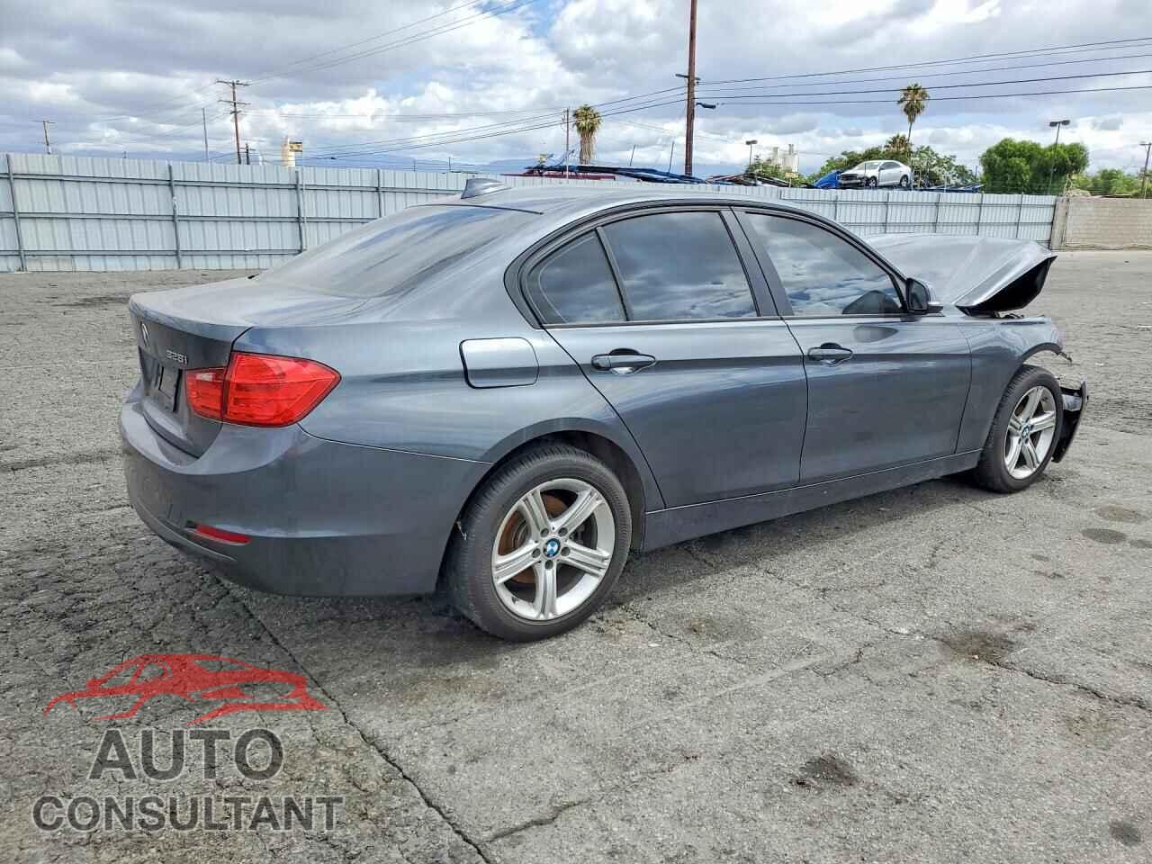 BMW 3 SERIES 2013 - WBA3C1C58DF443935