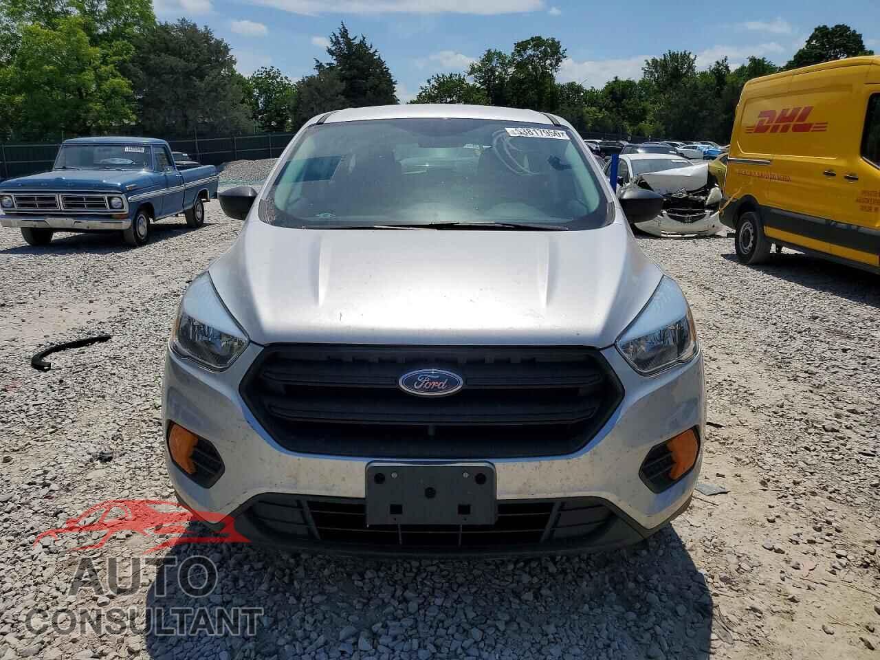 FORD ESCAPE 2017 - 1FMCU0F7XHUB50638
