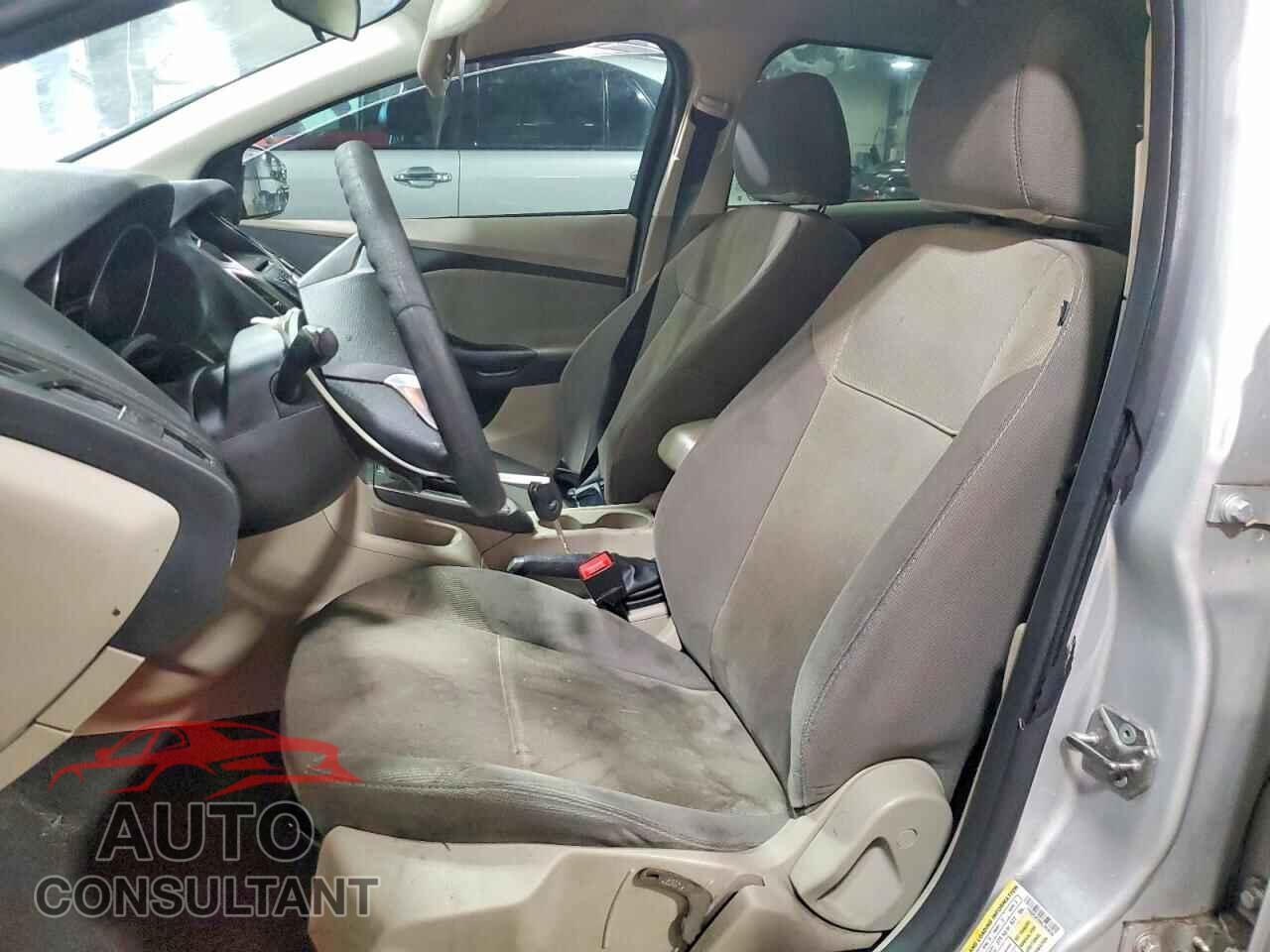 FORD FOCUS 2014 - 1FADP3F26EL393926
