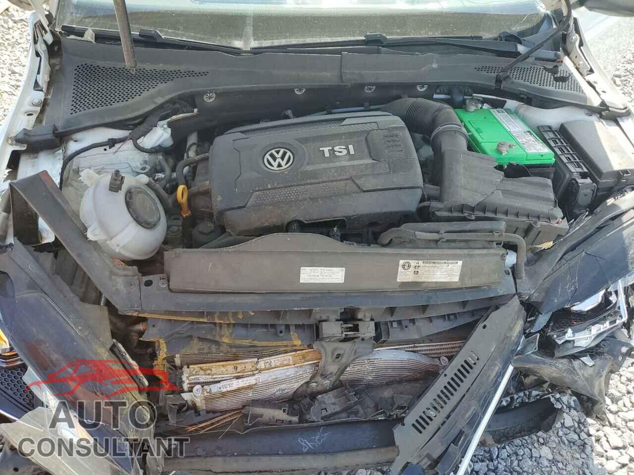 VOLKSWAGEN GOLF 2018 - 3VWH17AU4JM762558