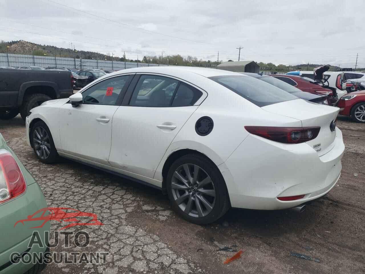 MAZDA 3 2022 - JM1BPABL1N1501157