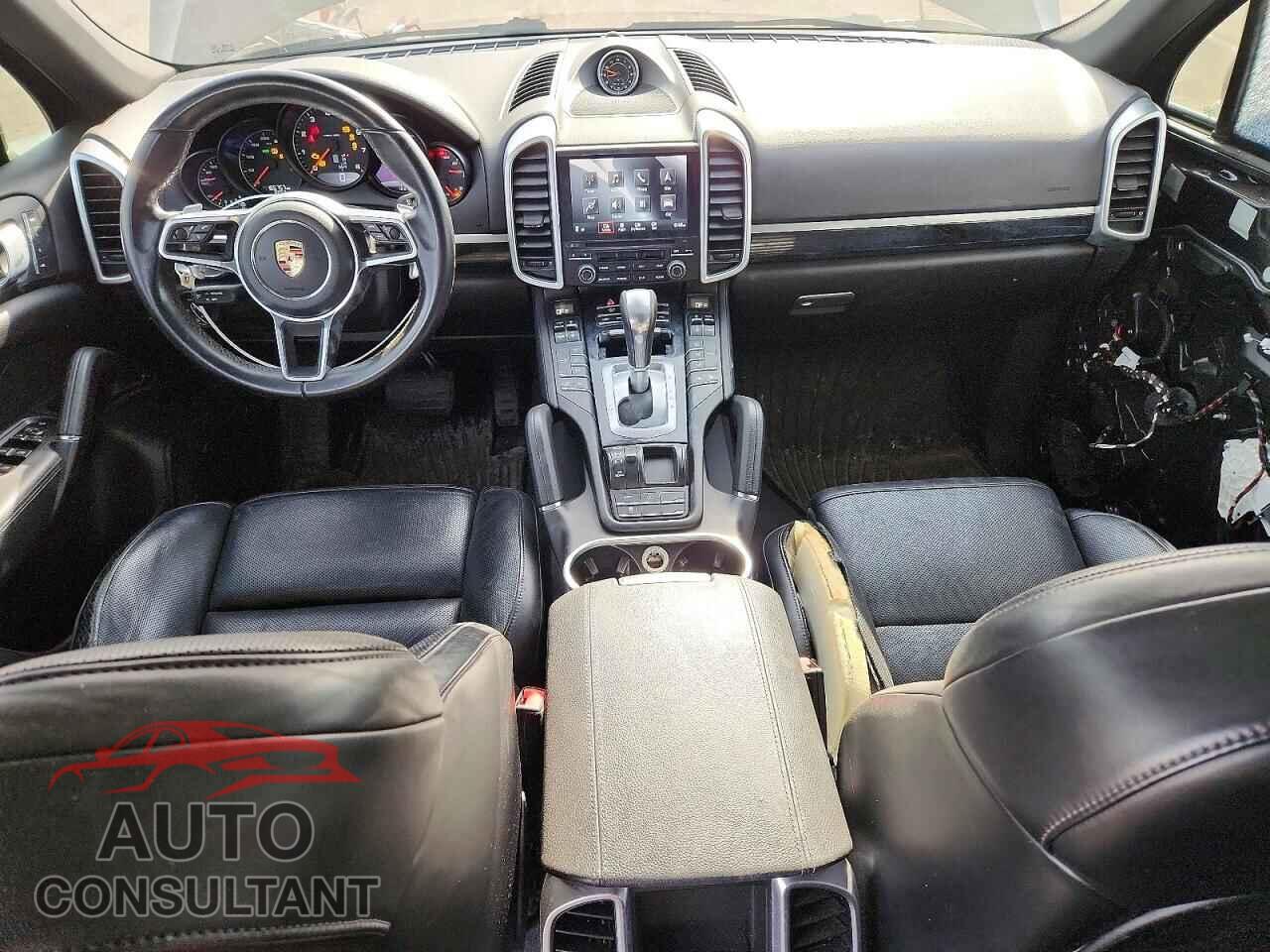 PORSCHE CAYENNE 2017 - WP1AA2A29HKA90163
