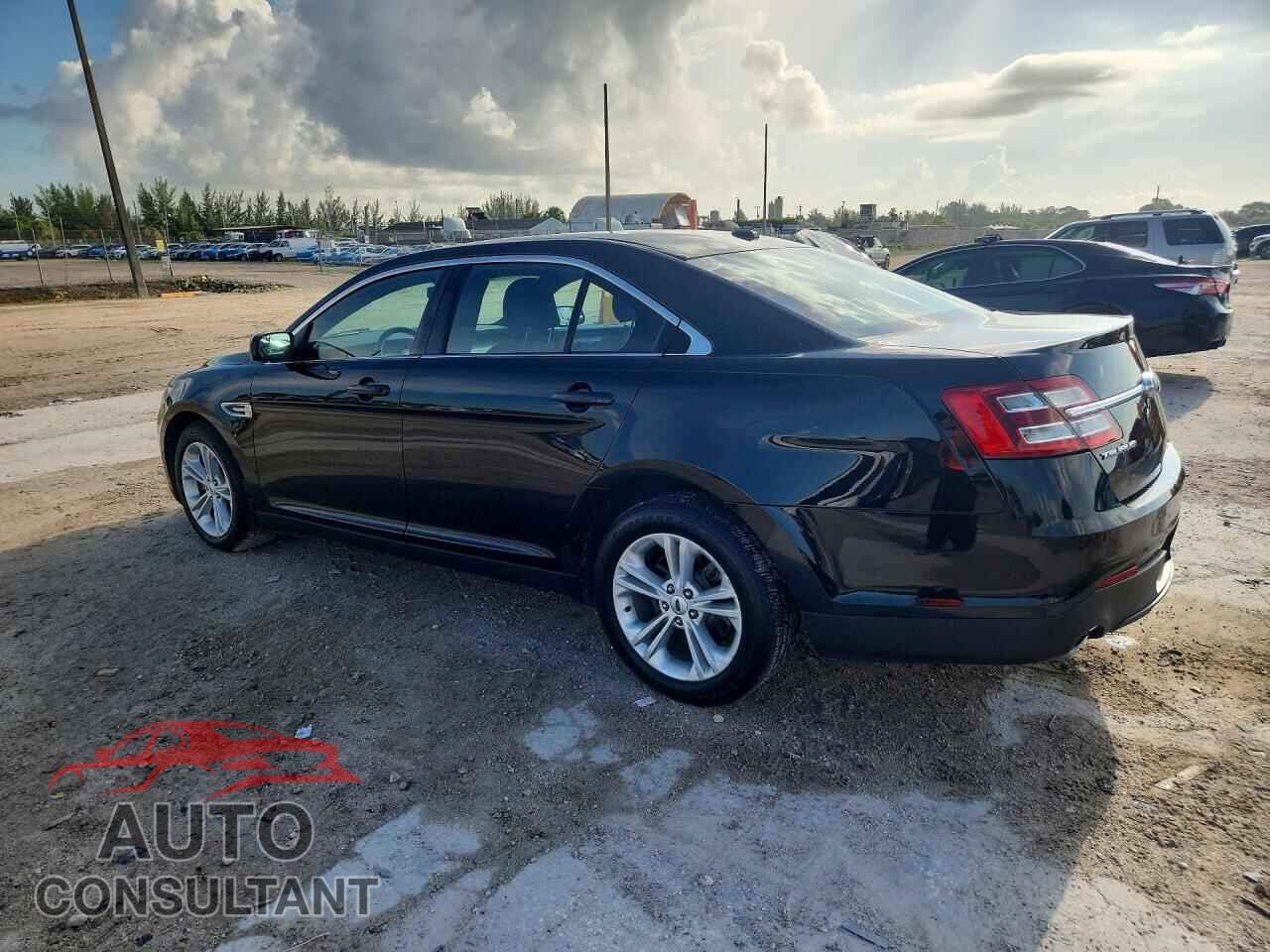 FORD TAURUS 2018 - 1FAHP2E87JG137363