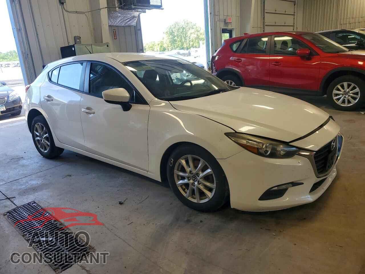 MAZDA 3 2017 - 3MZBN1K77HM155502