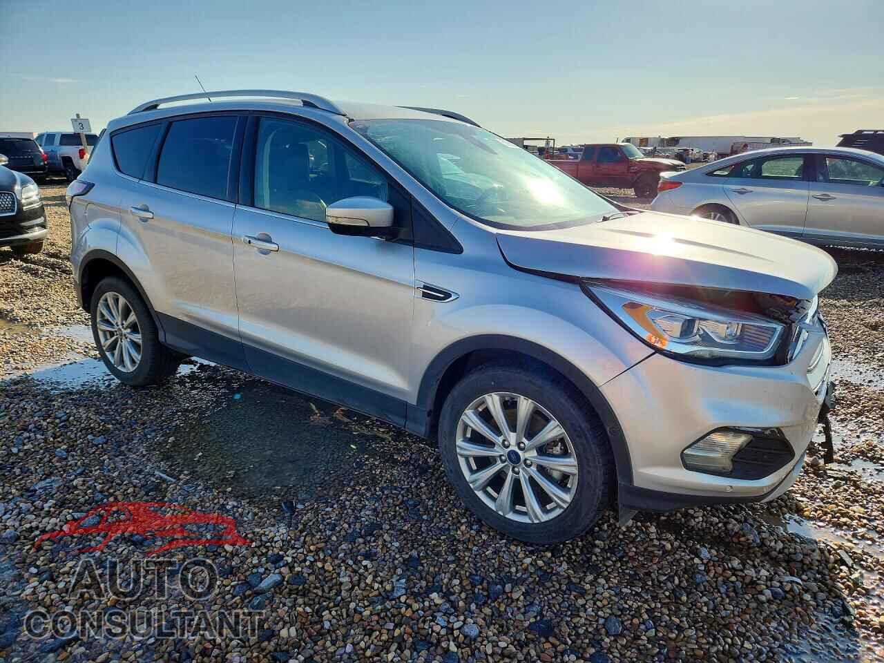 FORD ESCAPE 2018 - 1FMCU0J96JUC88157