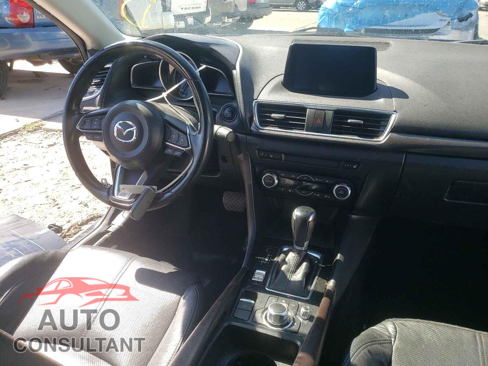 MAZDA 3 2018 - 3MZBN1M3XJM220827