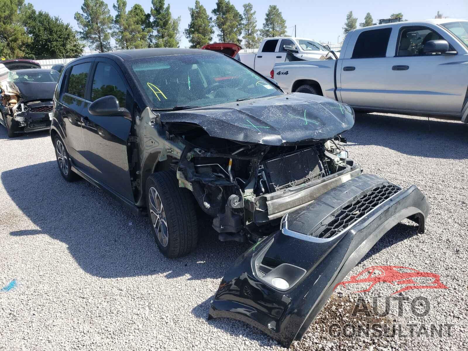 CHEVROLET SONIC 2018 - 1G1JD6SH5J4103870
