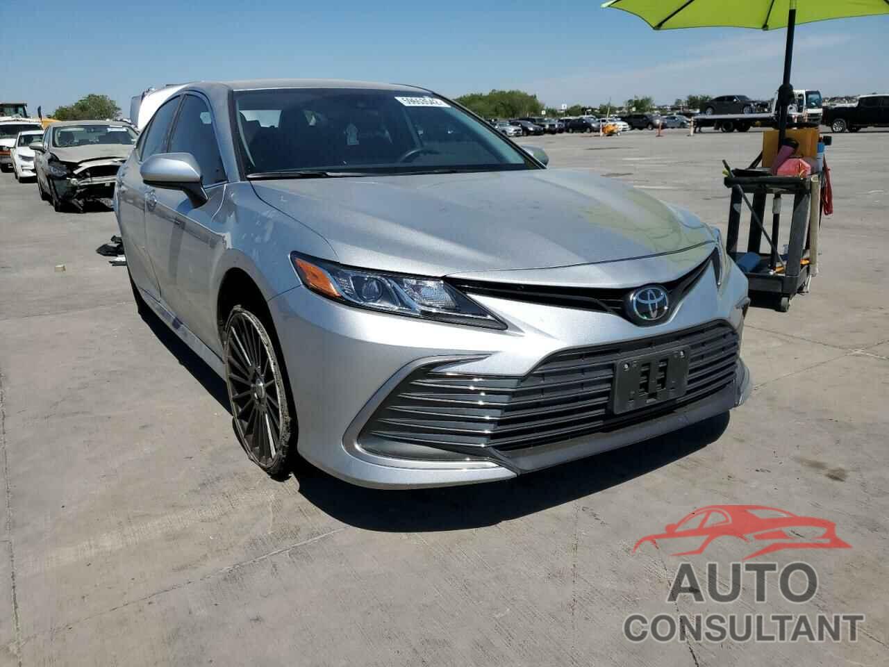TOYOTA CAMRY 2022 - 4T1C11AK3NU686174