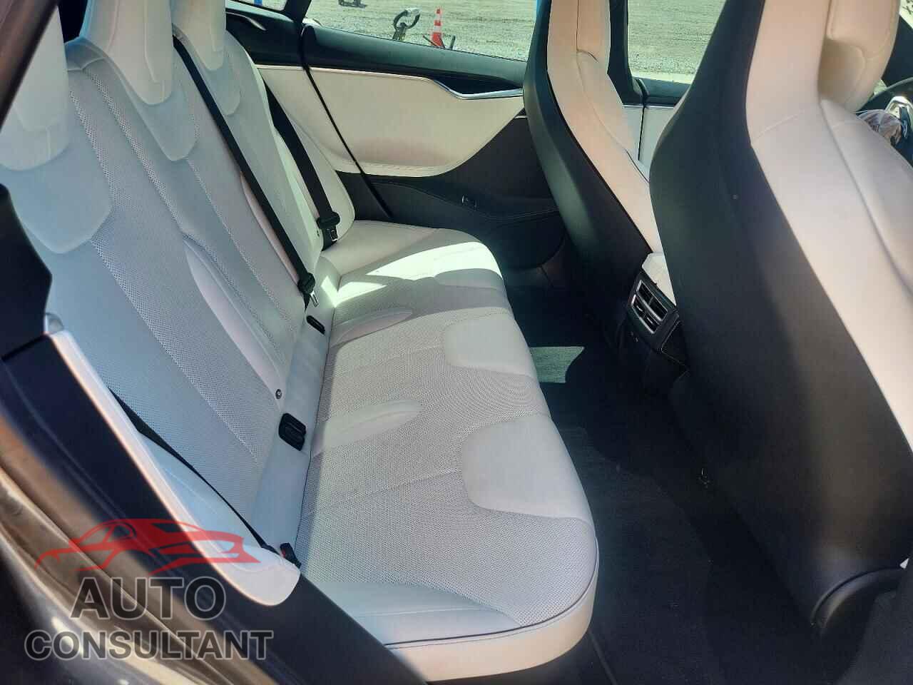 TESLA MODEL S 2017 - 5YJSA1E17HF184590