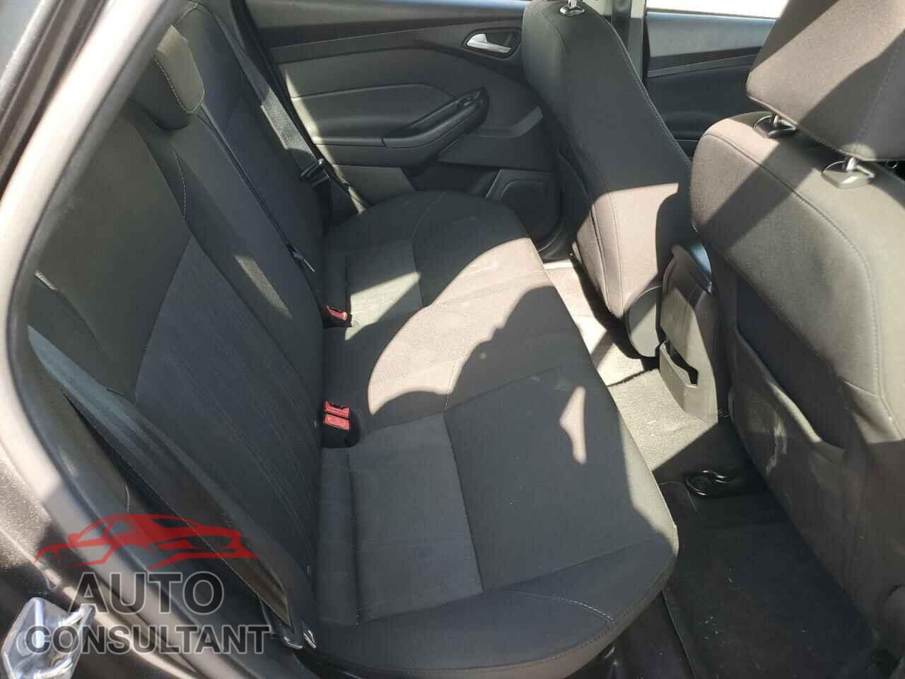 FORD FOCUS 2017 - 1FADP3F25HL324651