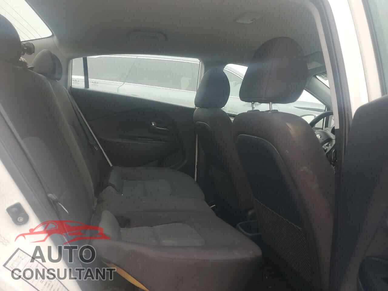 KIA RIO 2017 - KNADM4A3XH6100859