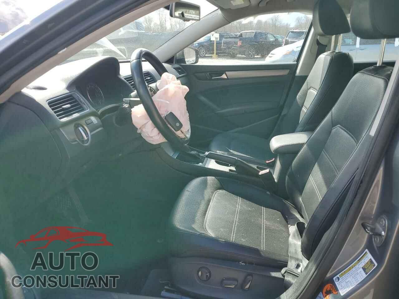 VOLKSWAGEN PASSAT 2014 - 1VWBN7A33EC020547