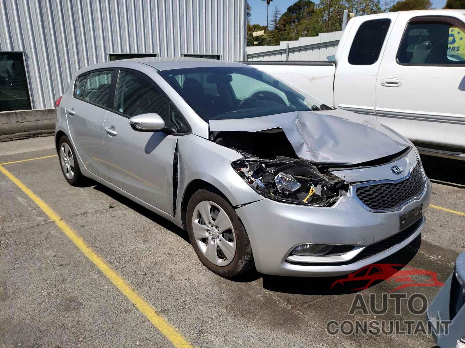 KIA FORTE 2016 - KNAFK5A82G5599869