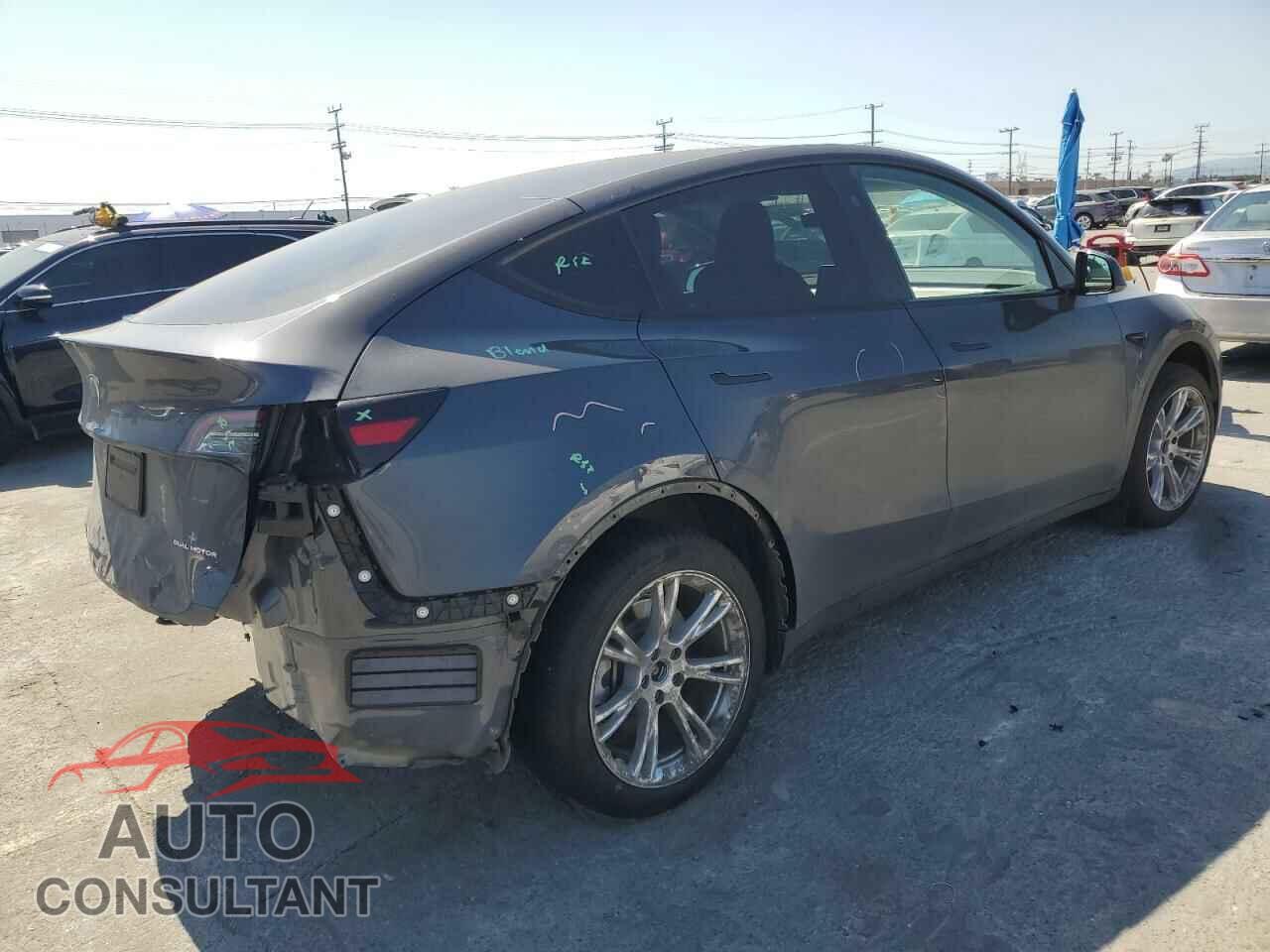 TESLA MODEL Y 2024 - 7SAYGDEE5RA244641