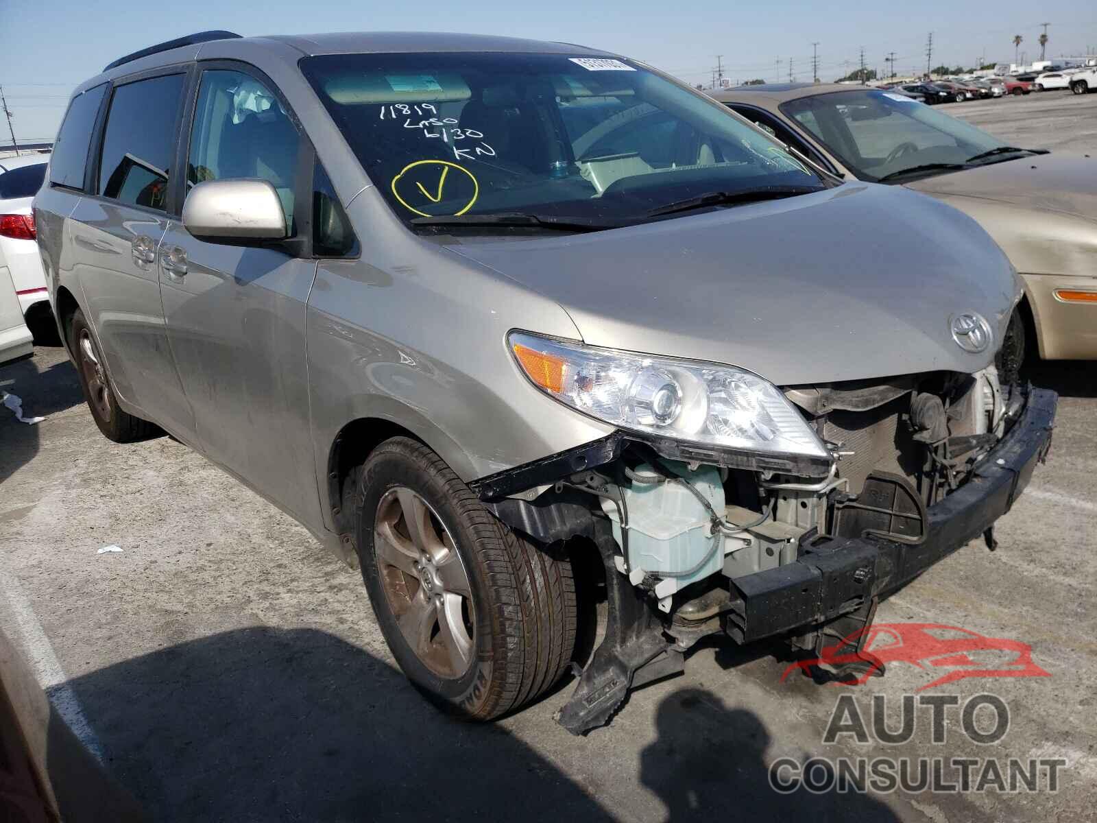 TOYOTA SIENNA 2017 - 5TDKZ3DC8HS844042