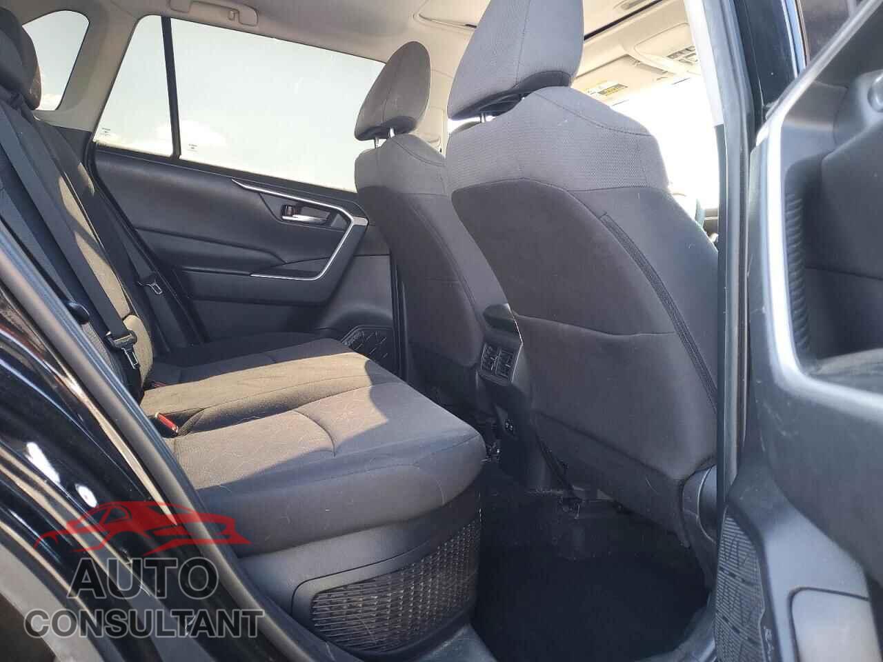TOYOTA RAV4 2019 - 2T3RWRFV9KW043473