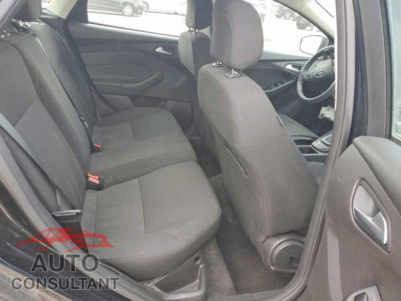 FORD FOCUS 2018 - 1FADP3K2XJL288564