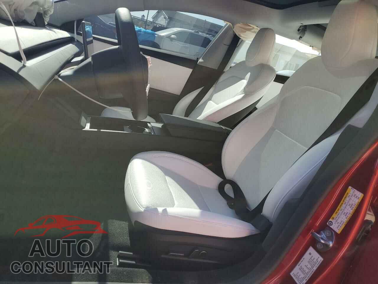 TESLA MODEL 3 2025 - 5YJ3E1EA7SF906723