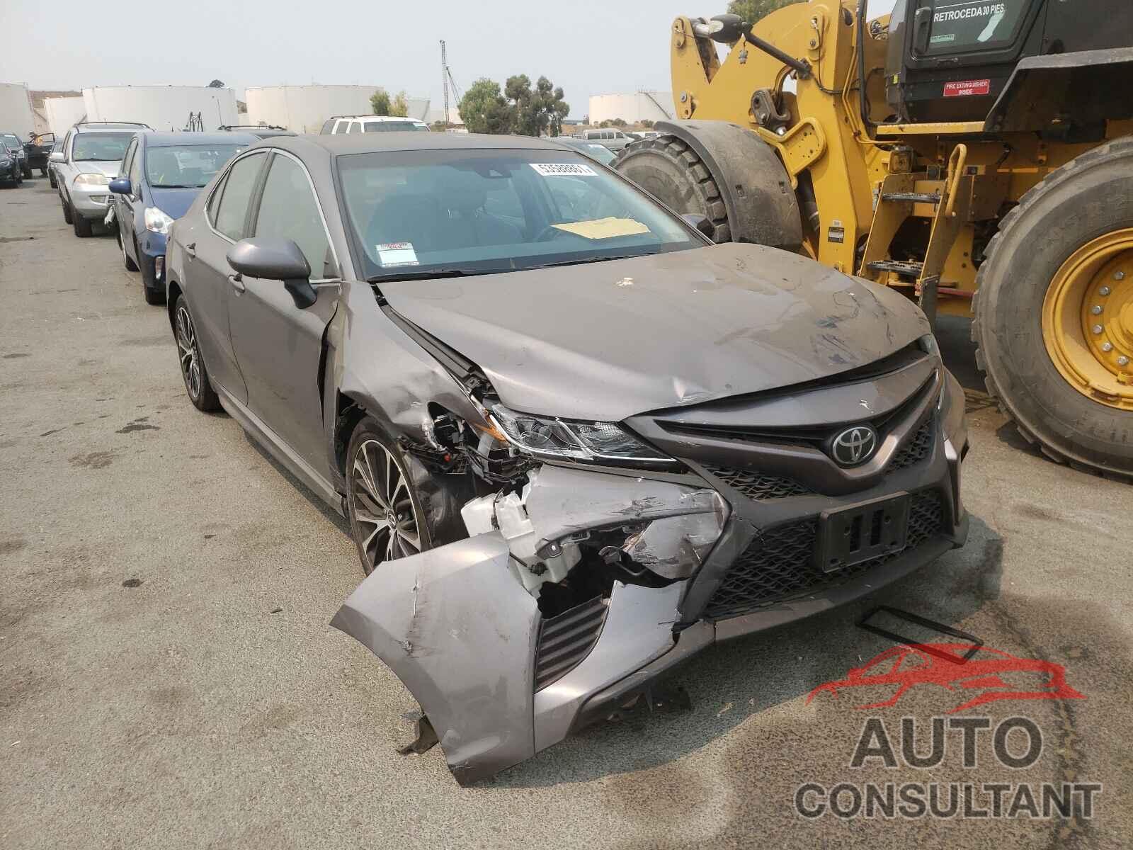 TOYOTA CAMRY 2018 - 4T1B11HK6JU553131