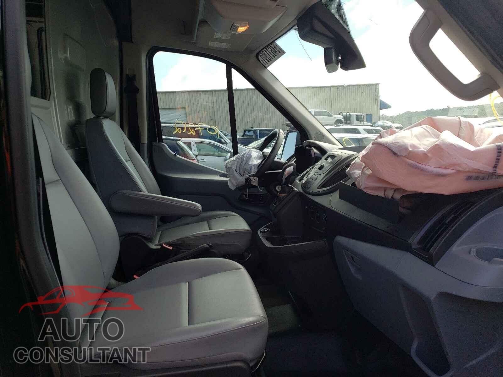 FORD TRANSIT CO 2018 - 1FTYR2CM0JKA17681