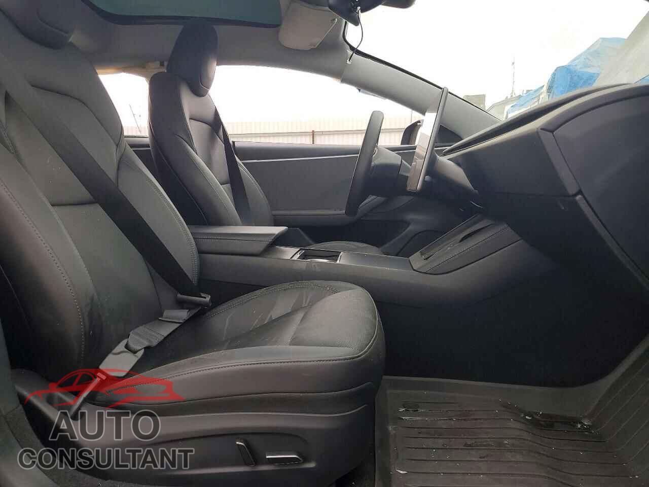 TESLA MODEL 3 2024 - 5YJ3E1EA5RF725601