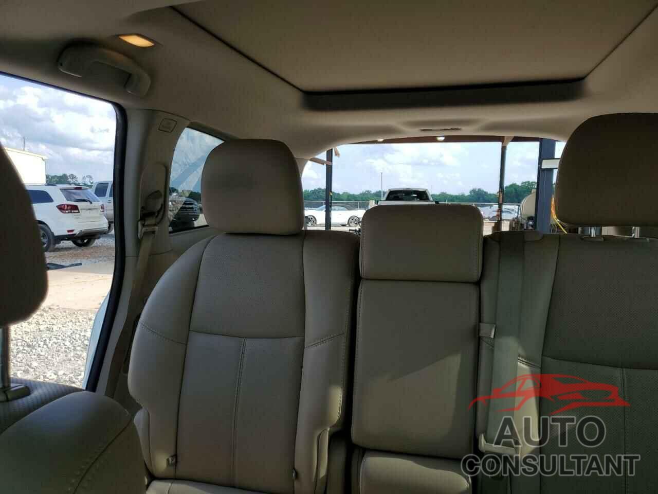NISSAN PATHFINDER 2017 - 5N1DR2MN8HC651164