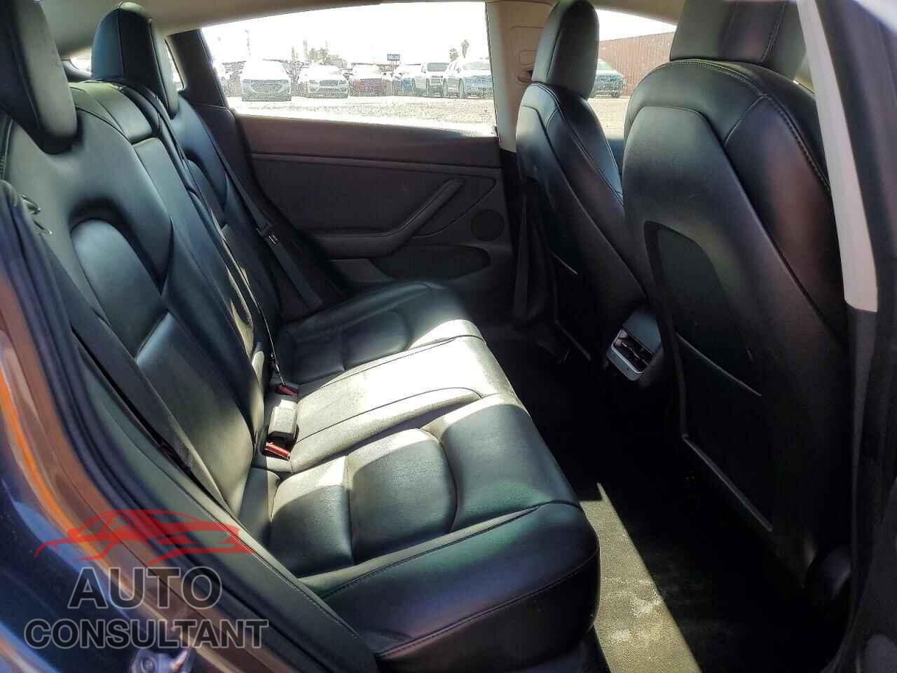 TESLA MODEL 3 2022 - 5YJ3E1EA8NF303896