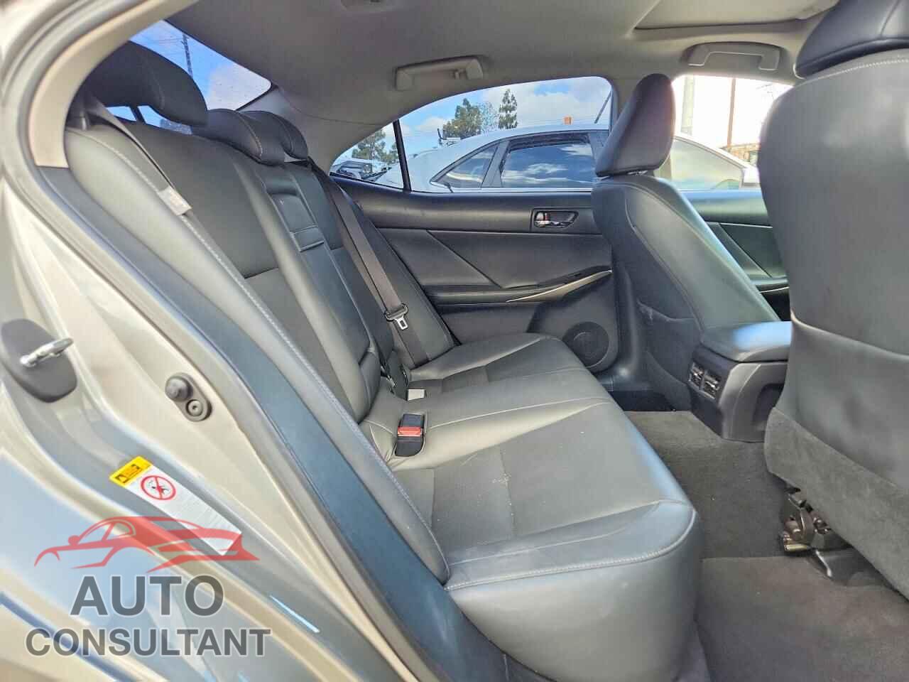 LEXUS IS 2016 - JTHBA1D21G5010393