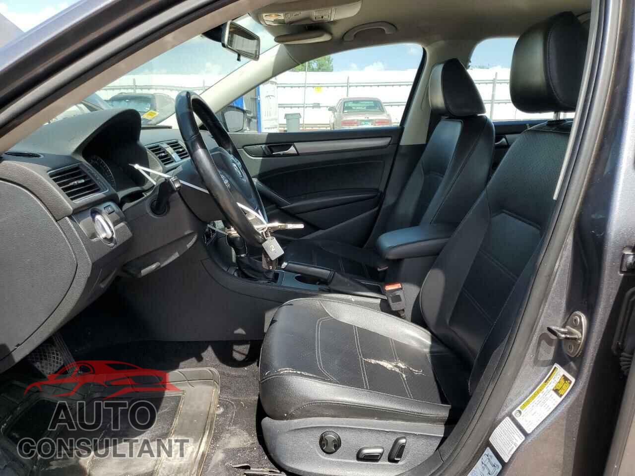 VOLKSWAGEN PASSAT 2015 - 1VWBT7A35FC005703