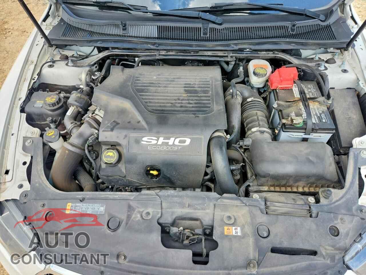 FORD TAURUS 2018 - 1FAHP2KT1JG113665