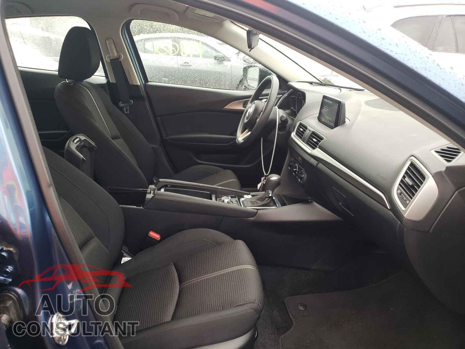 MAZDA 3 2018 - 3MZBN1U75JM214436