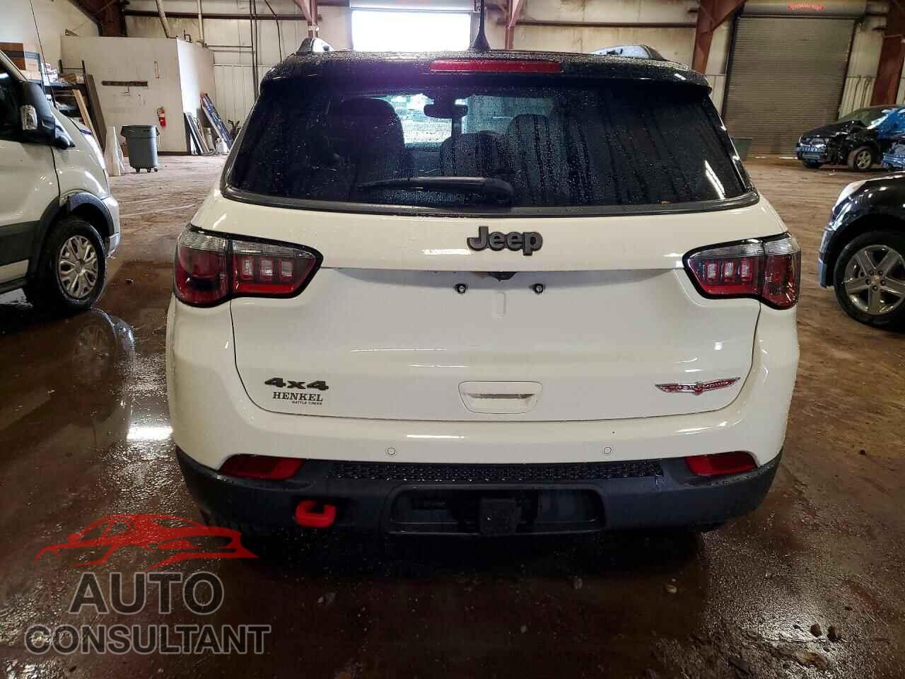 JEEP COMPASS 2018 - 3C4NJDDB2JT179247