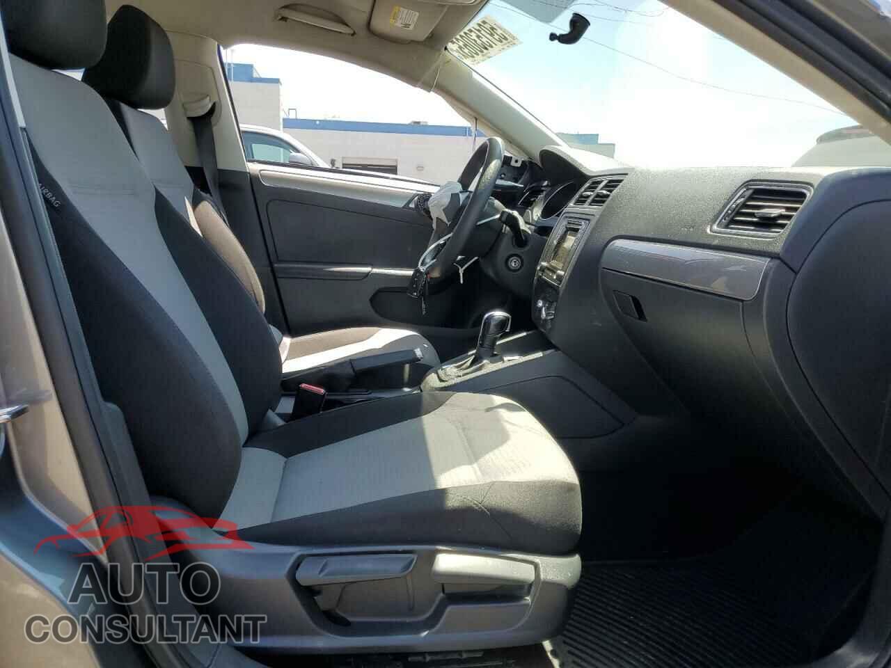 VOLKSWAGEN JETTA 2017 - 3VW2B7AJ6HM272917