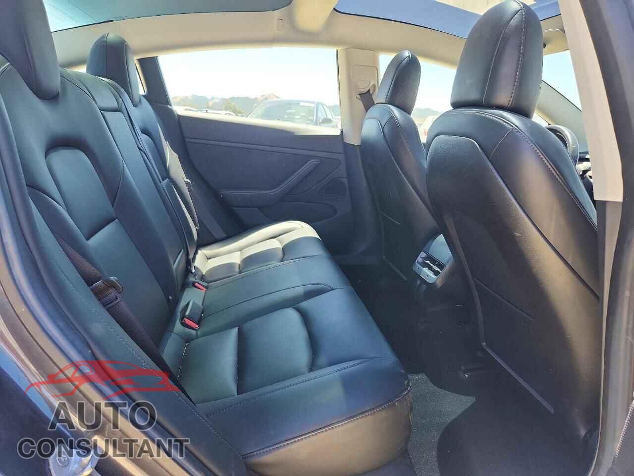 TESLA MODEL 3 2018 - 5YJ3E1EA0JF053483