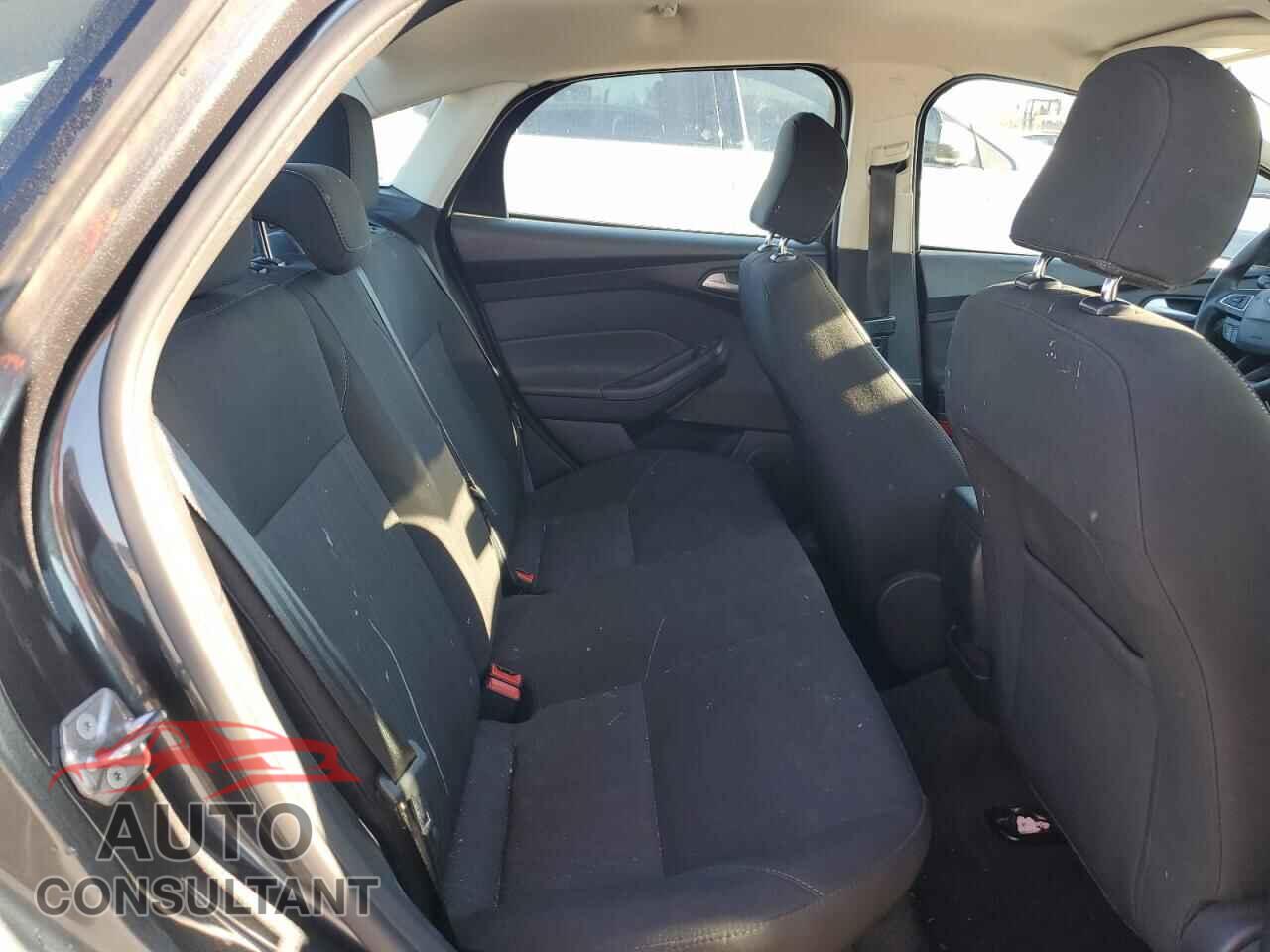 FORD FOCUS 2017 - 1FADP3F28HL324725