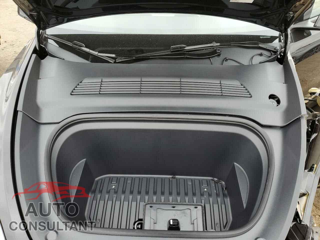 TESLA MODEL Y 2024 - 7SAYGDEF2RF059362