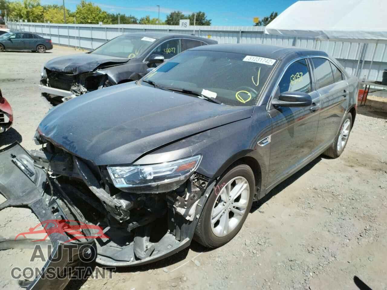 FORD TAURUS 2019 - 1FAHP2E82KG110833
