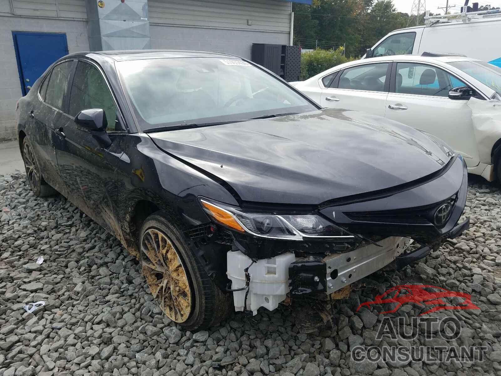 TOYOTA CAMRY 2018 - 4T1B11HK1JU603529