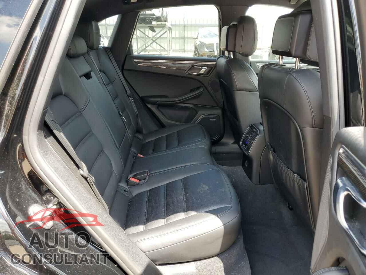 PORSCHE MACAN 2018 - WP1AG2A58JLB65198