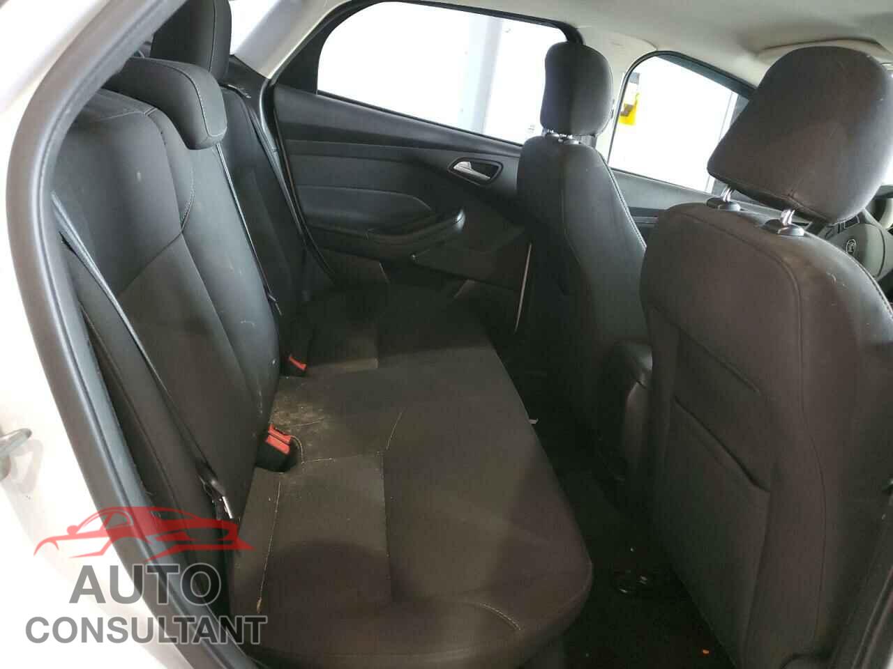 FORD FOCUS 2016 - 1FADP3F26GL404670
