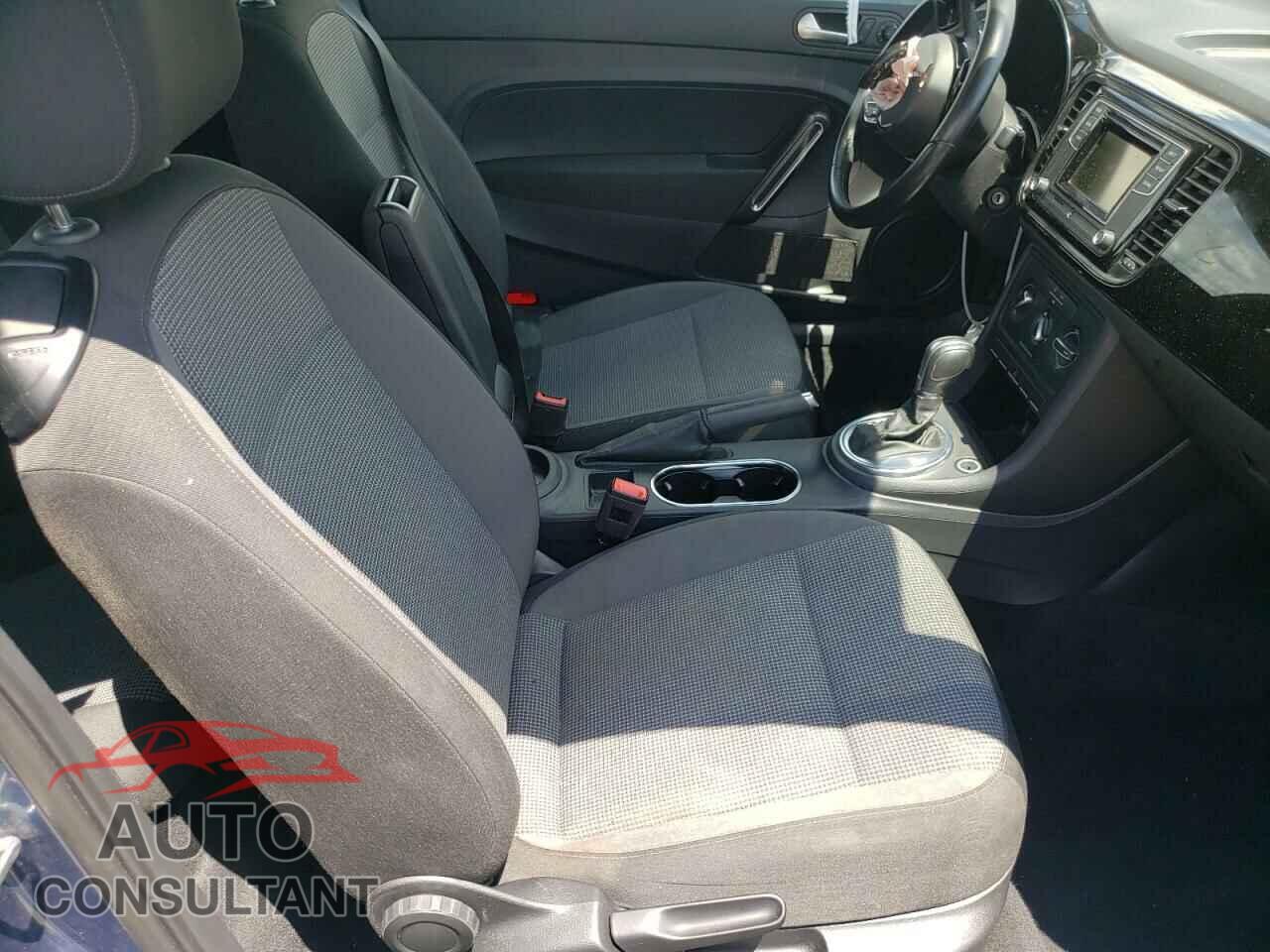 VOLKSWAGEN BEETLE 2019 - 3VWFD7AT8KM709000