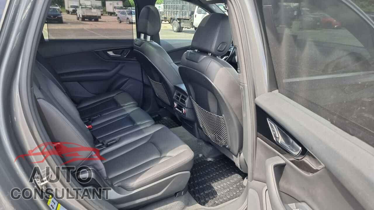 AUDI Q7 2017 - WA1LAAF71HD021796
