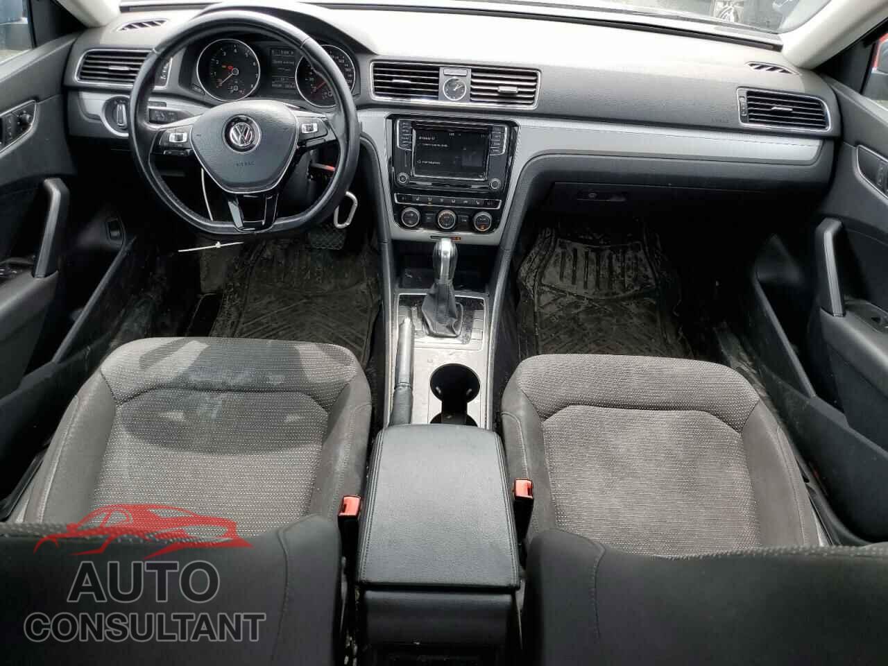 VOLKSWAGEN PASSAT 2017 - 1VWAT7A36HC024646