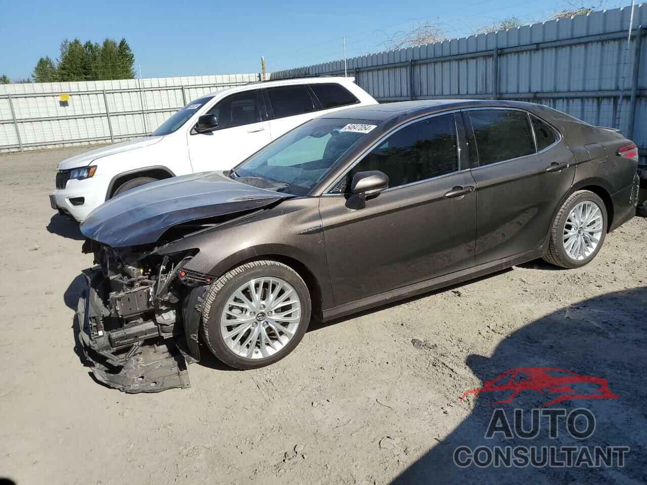 TOYOTA CAMRY 2018 - 4T1B21HK8JU509502