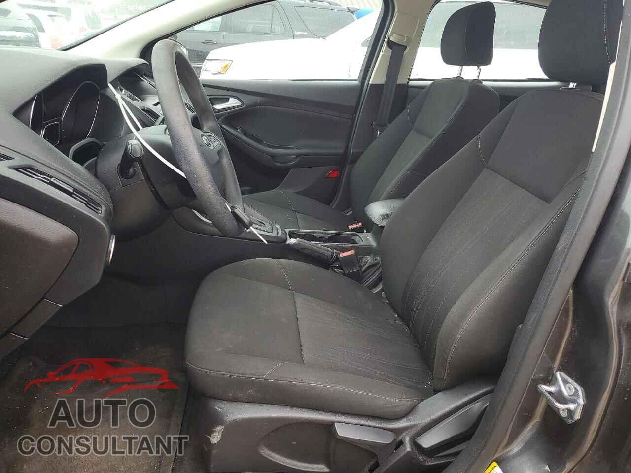 FORD FOCUS 2017 - 1FADP3F24HL300681