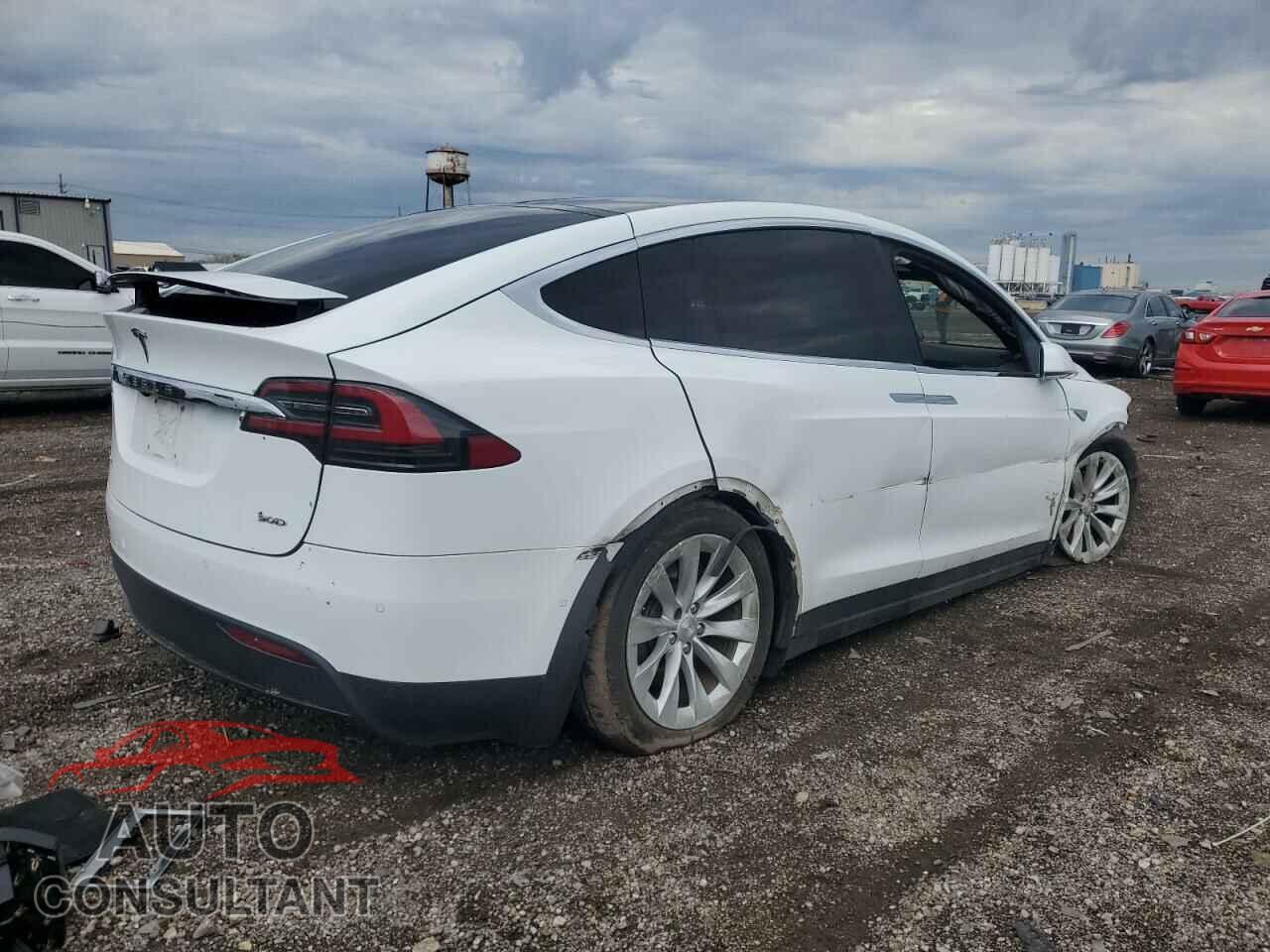 TESLA MODEL X 2016 - 5YJXCAE21GF005838