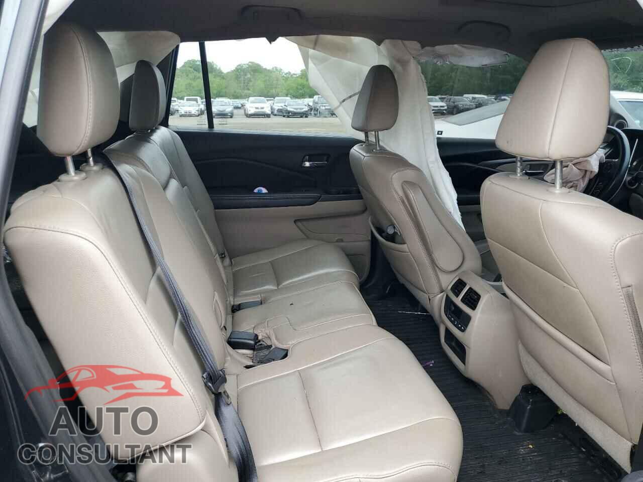 HONDA PILOT 2017 - 5FNYF6H70HB010501