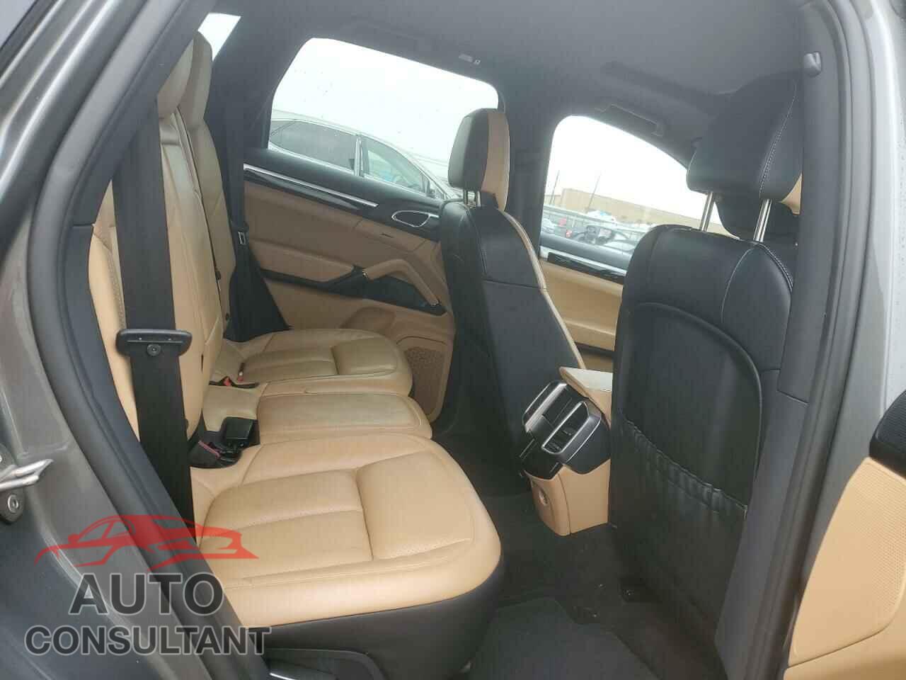 PORSCHE CAYENNE 2016 - WP1AA2A21GKA11194