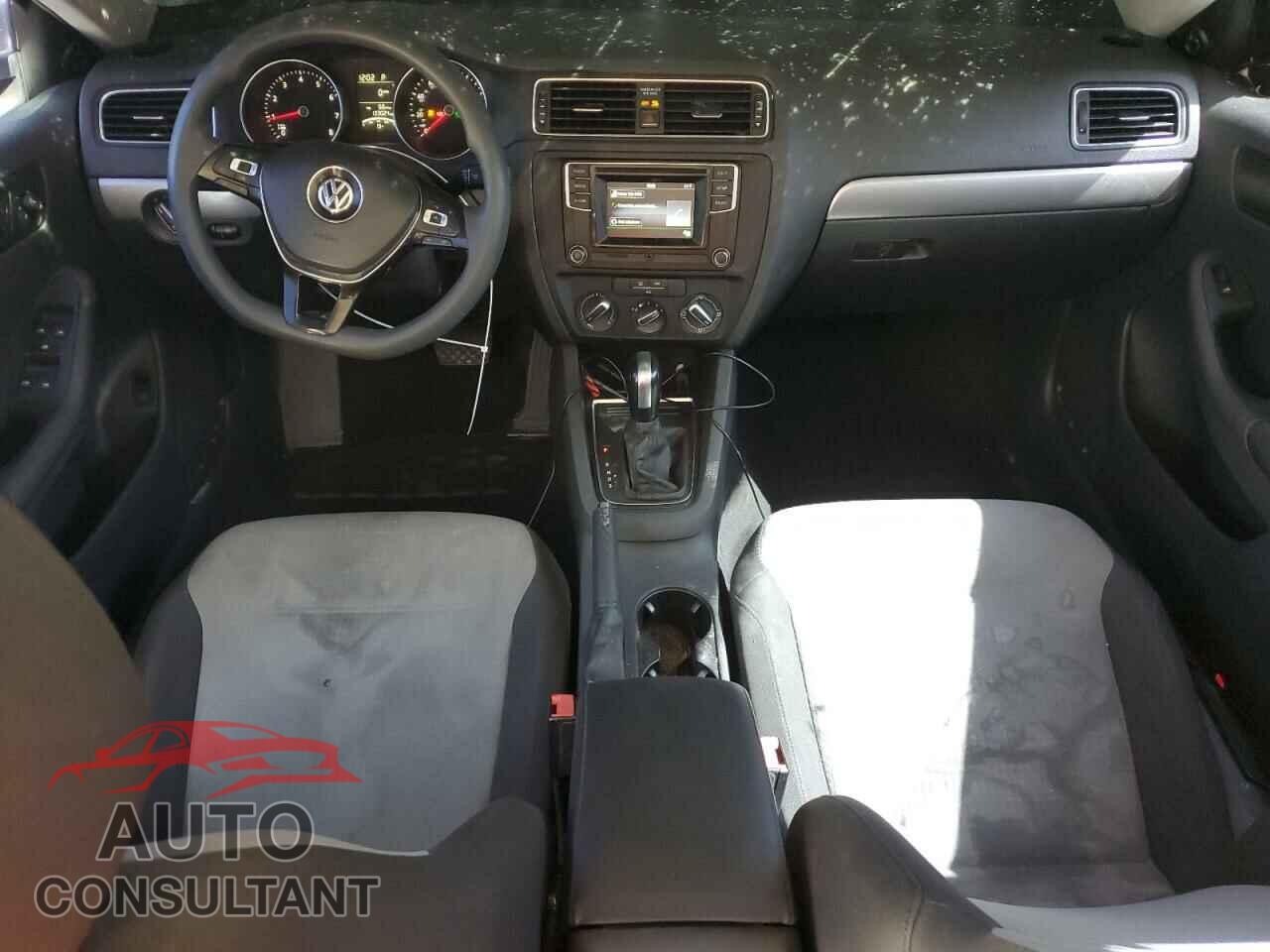 VOLKSWAGEN JETTA 2017 - 3VW2B7AJ8HM331773