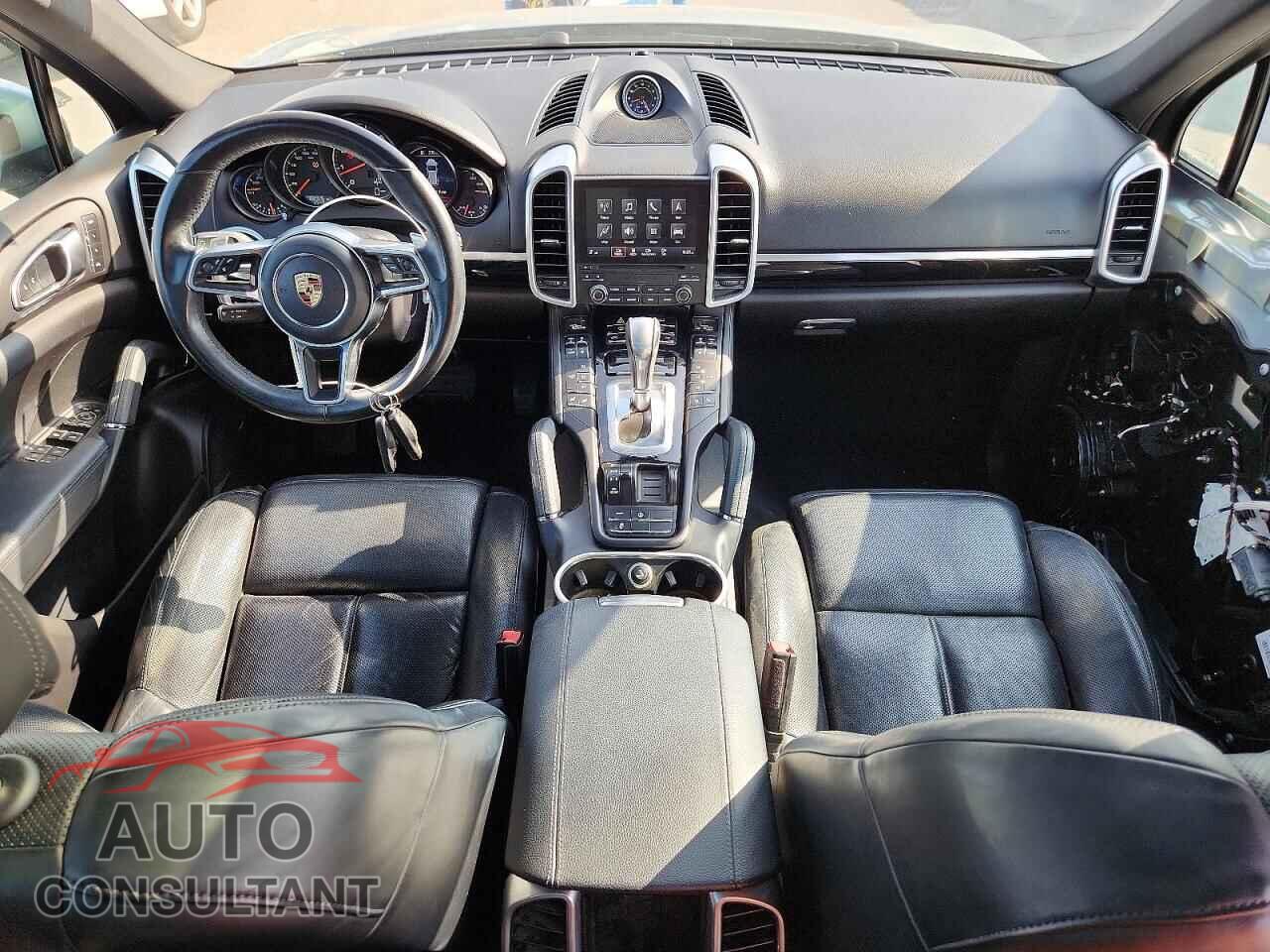 PORSCHE CAYENNE 2017 - WP1AA2A2XHKA86591